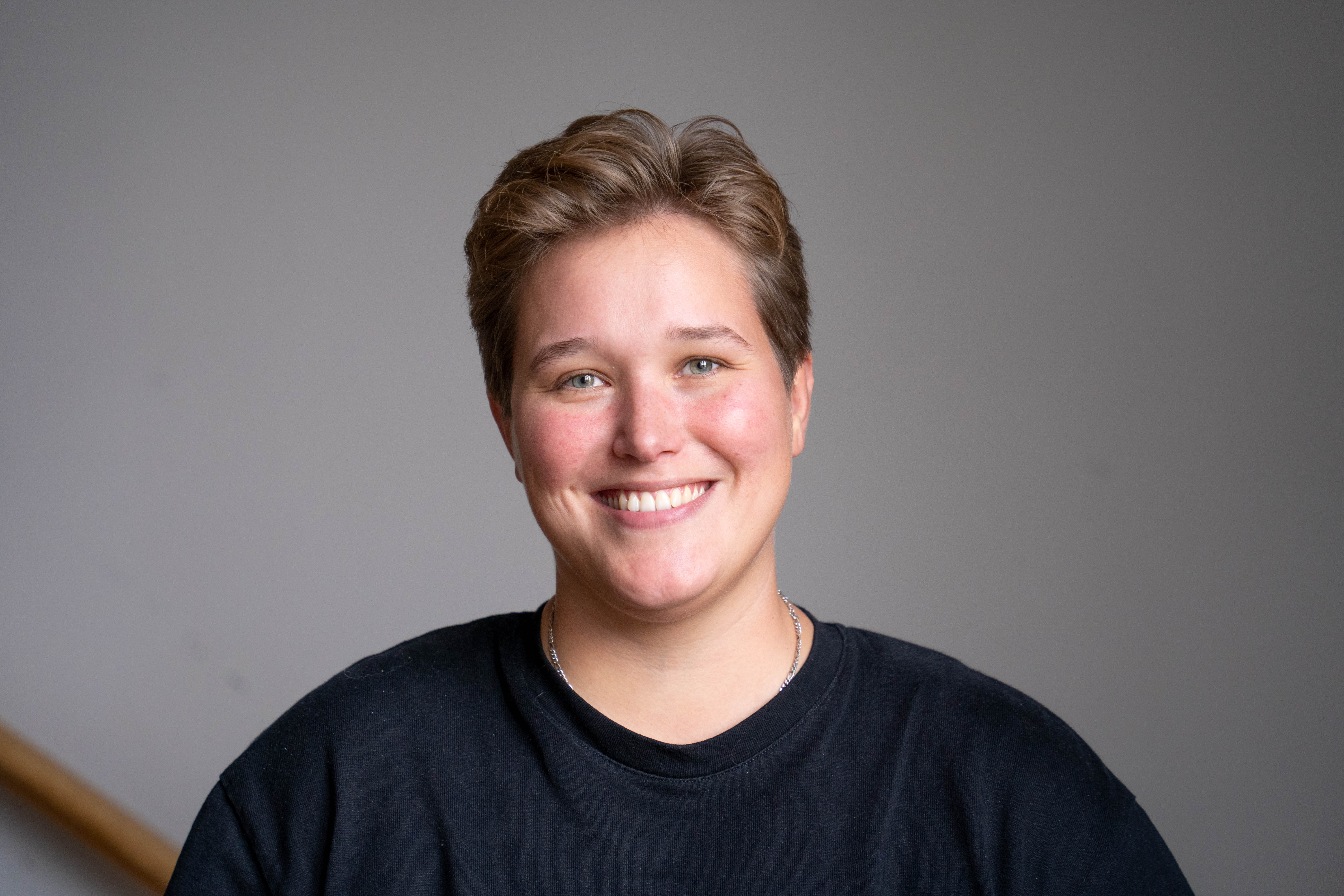 Porträtt av Frida Johansson, lärare på musiklinjen och på allmän kurs. Foto.