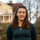Porträtt av Sabina Abdushi, lärare på allmän kurs. Foto.